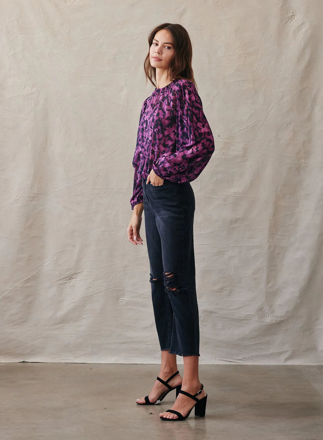 Bella Dahl Cassia Elastic Shirred Top - Berry Floral Print