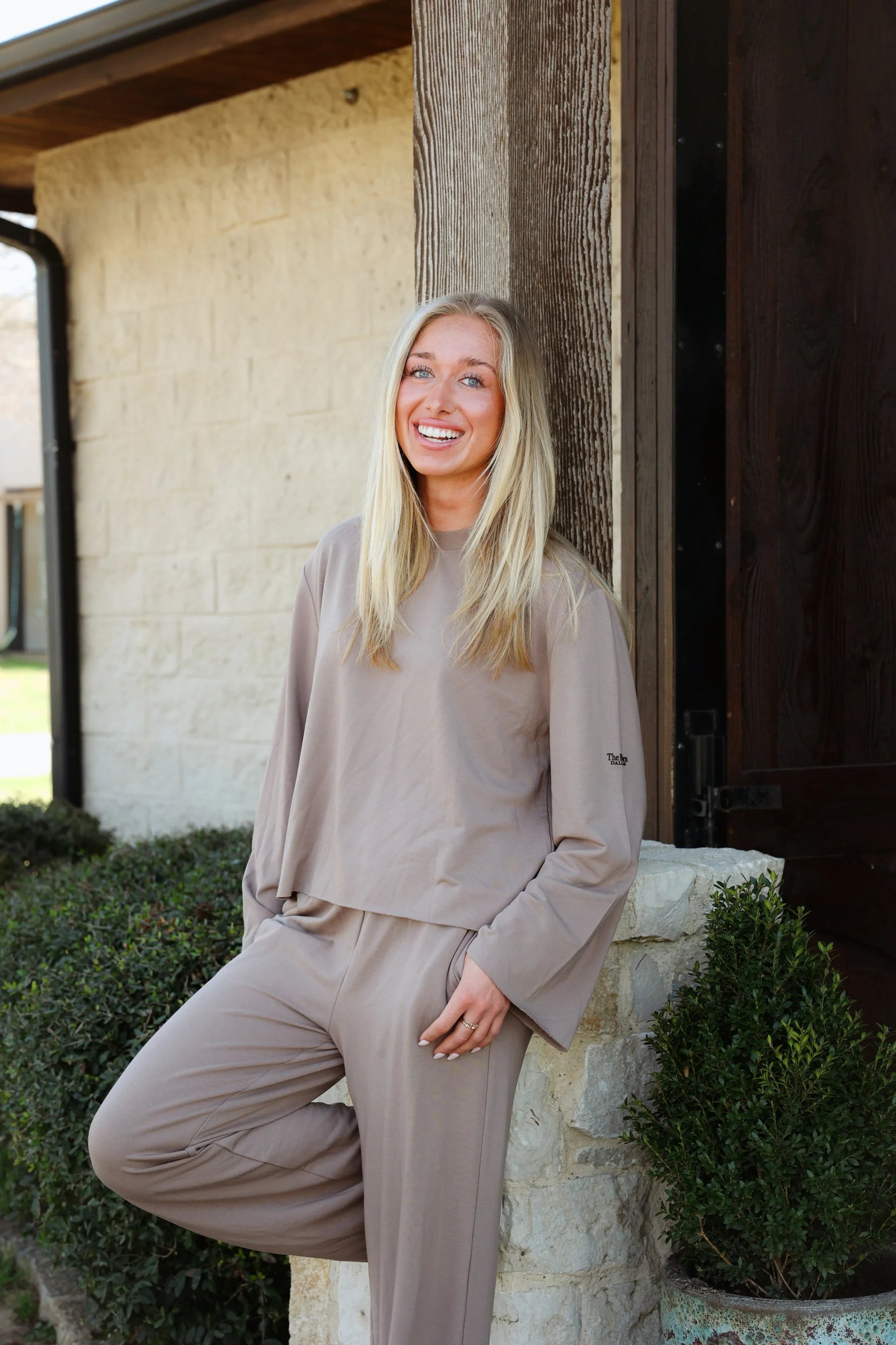 The Barn Dallas Ringside Belle Sweatpant - Luxe EQ