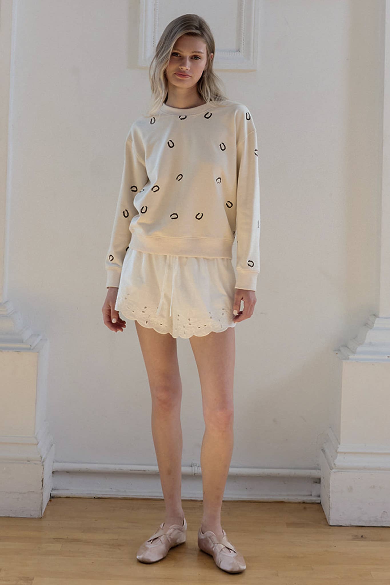 Embroidered Horseshoe Sweatshirt - RTK1083 - Luxe EQ